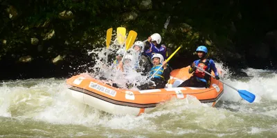 Waktu Terbaik Rafting di Sungai Serayu (Musim Hujan vs Kemarau)