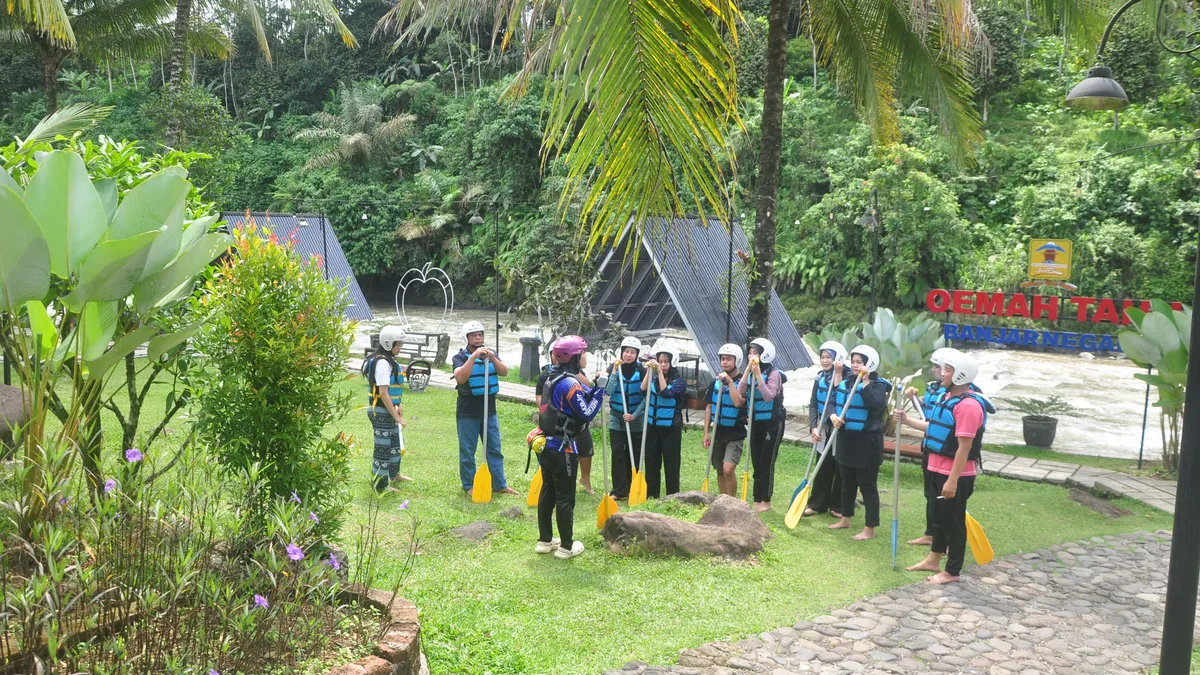 Camping Tenda vs Cottage di River Camp Serayu, Pilih yang Mana?