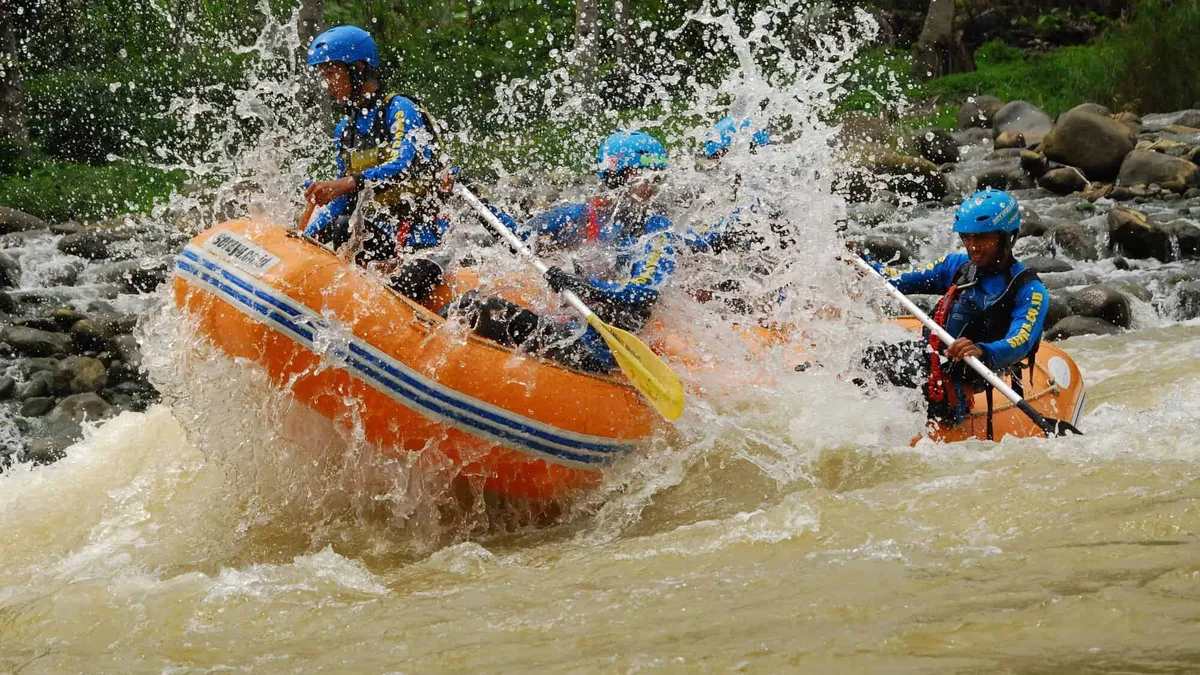 Persiapan dan Perlengkapan Wajib untuk Rafting Pemula