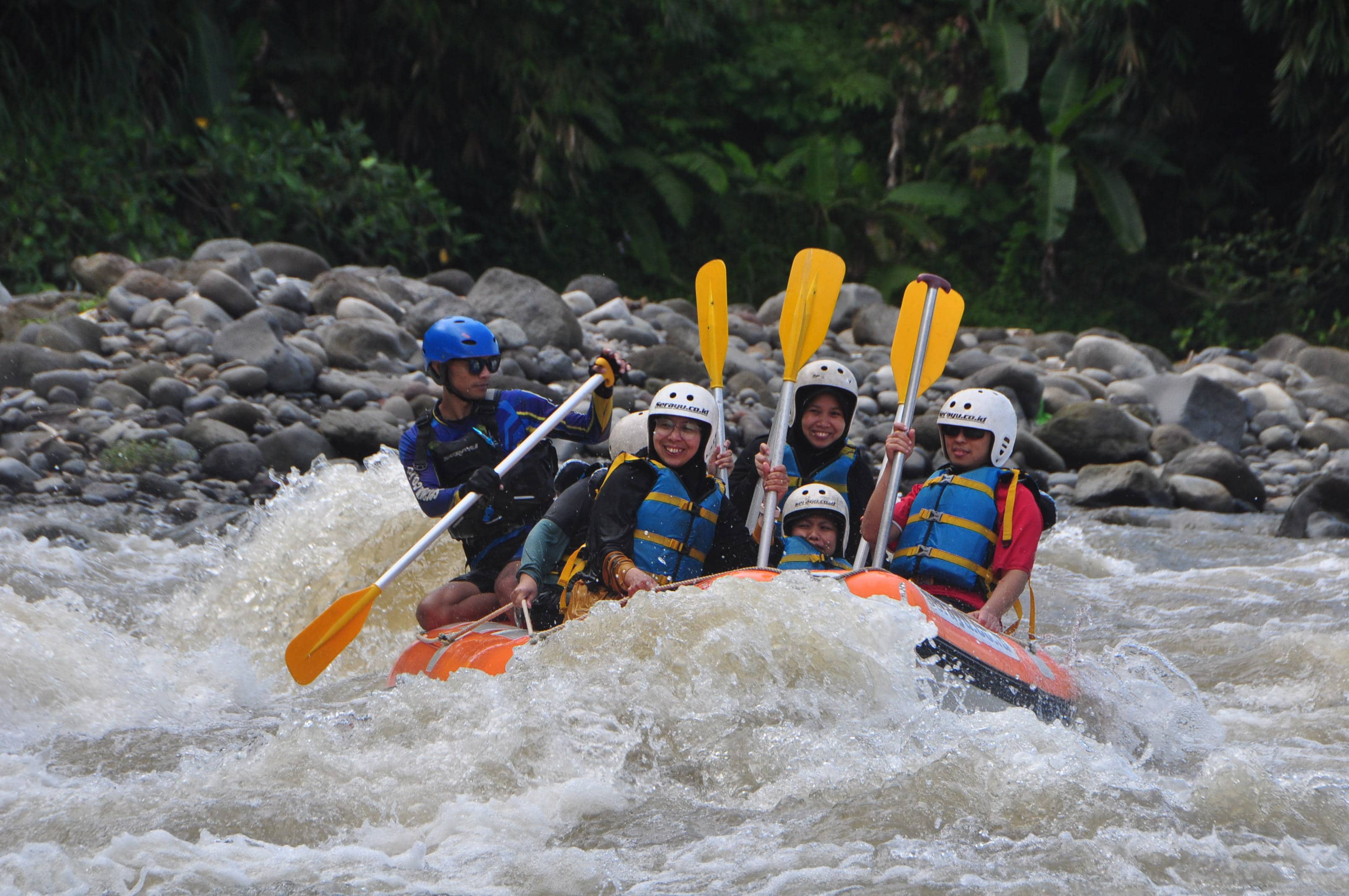 Perlengkapan Keamanan Rafting Serayu
