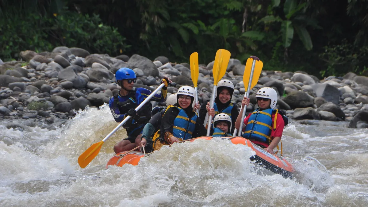 Persiapan dan Perlengkapan Wajib untuk Rafting Pemula